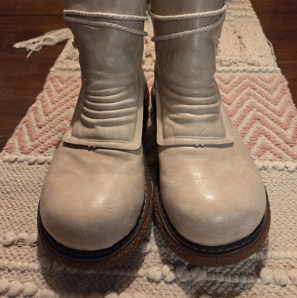 Obiono Women's Boots In Cream Color Size 7/ 7.5